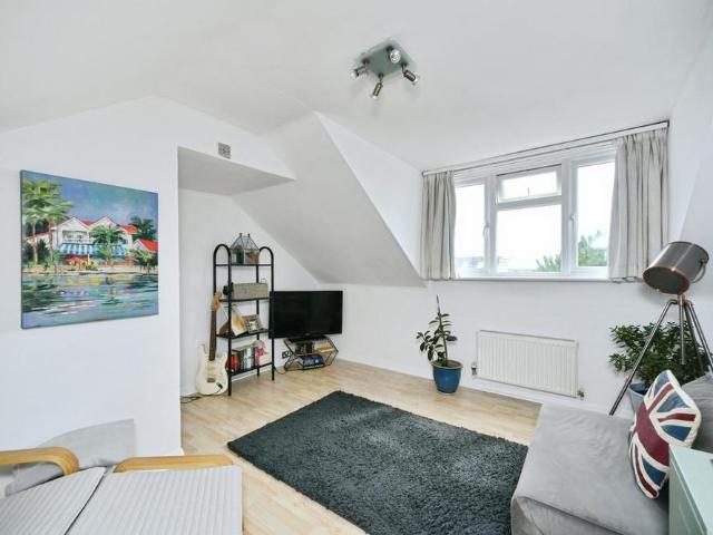 4 bedroom bungalow to rent