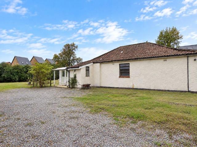 4 bedroom bungalow to rent
