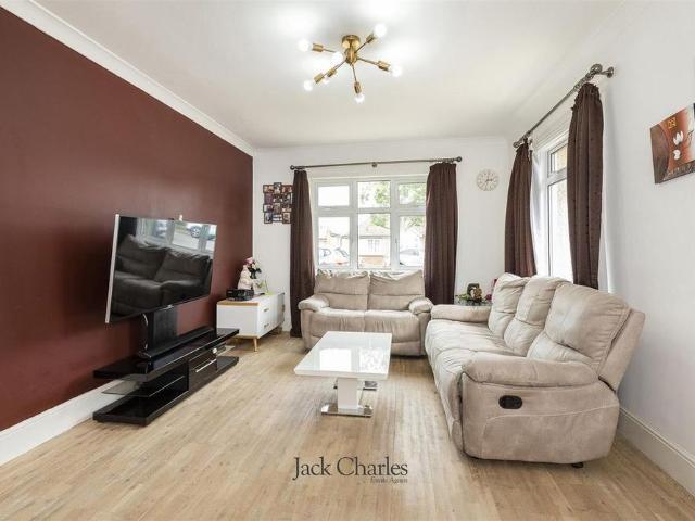 4 bedroom bungalow to rent