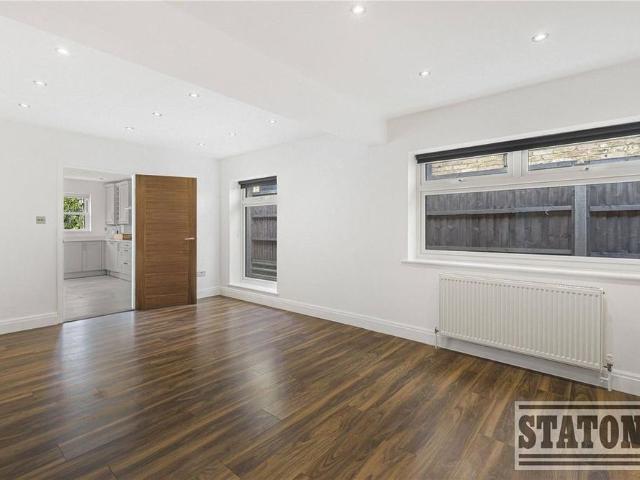 4 bedroom bungalow to rent