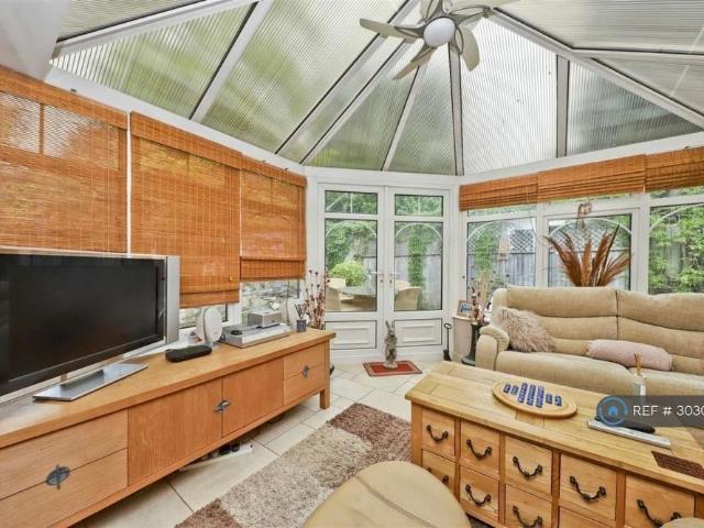 4 bedroom bungalow to rent