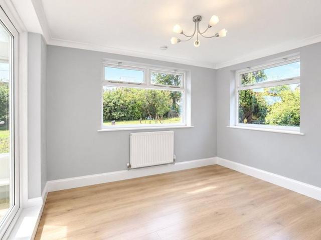 4 bedroom bungalow to rent