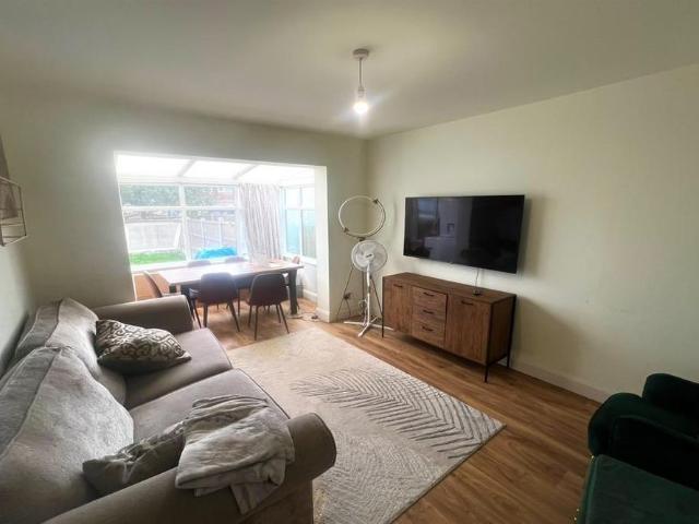 4 bedroom bungalow to rent