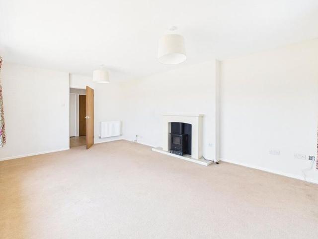 4 bedroom bungalow to rent