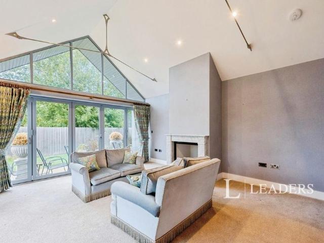 4 bedroom bungalow to rent