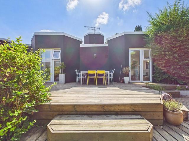 4 bedroom bungalow to rent
