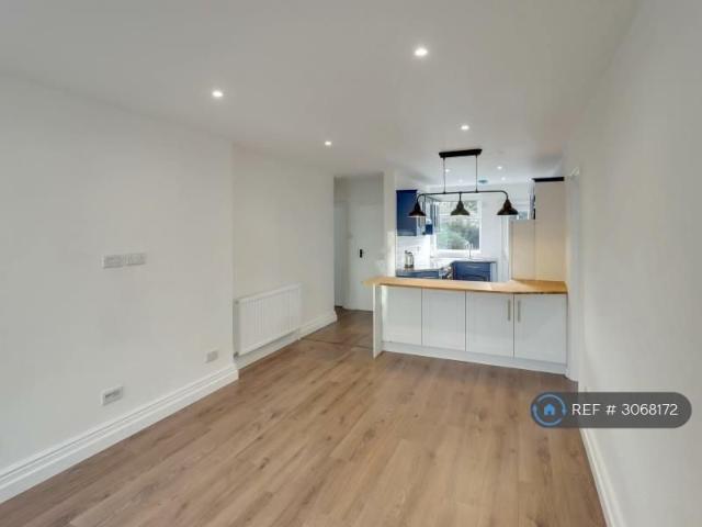 4 bedroom bungalow to rent