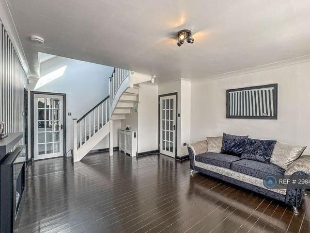 4 bedroom bungalow to rent