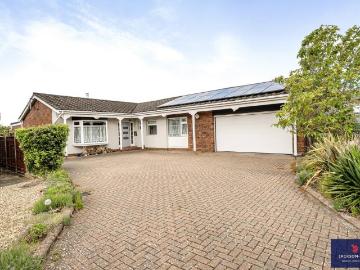 4 bedroom bungalow to rent