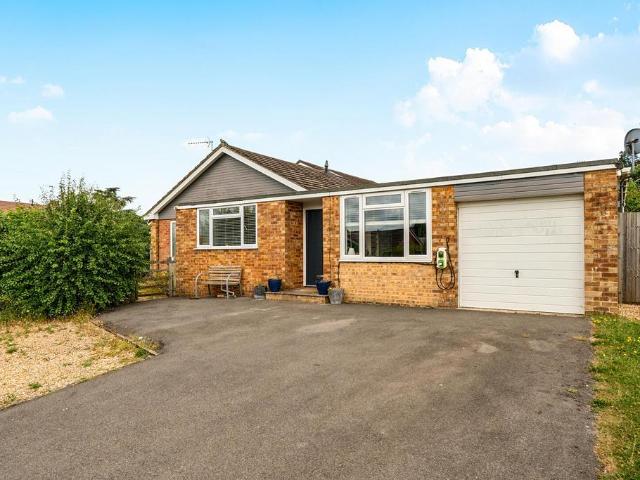 4 bedroom bungalow to rent