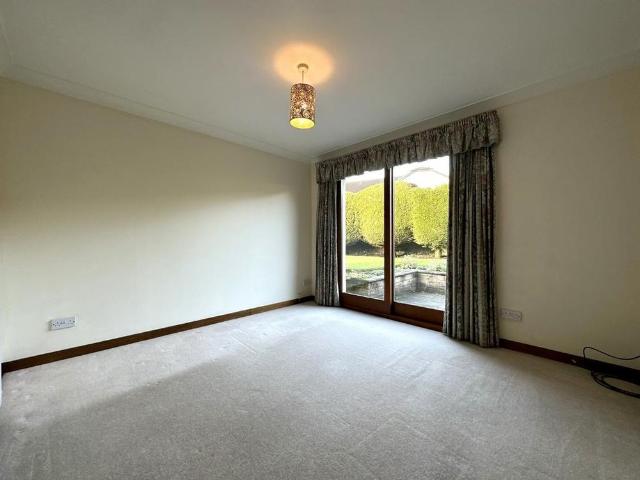 4 bedroom bungalow to rent