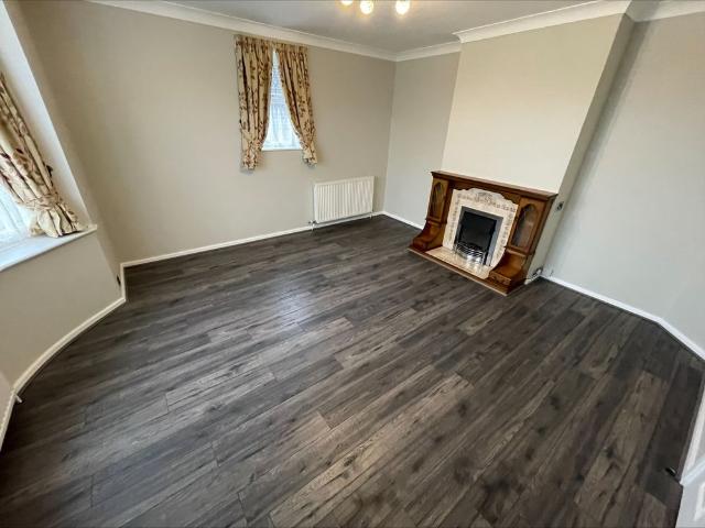 4 bedroom bungalow to rent Birdsfoot Lane, Luton, LU3