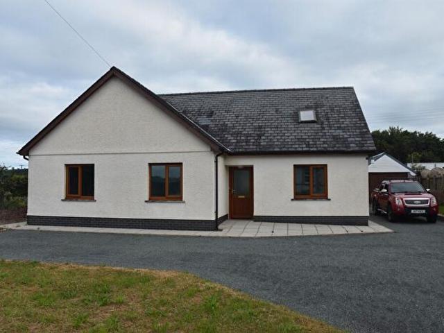 4 Bedroom Bungalow To Rent In Bryn Bran, Penrhiwllan, SA44