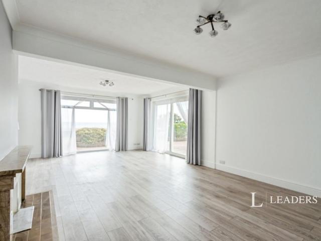 4 bedroom bungalow to rent Shorecroft, Bognor Regis, PO21