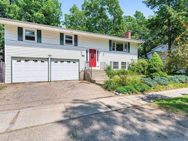 4 bedroom, Burlington VT 05408 104442111