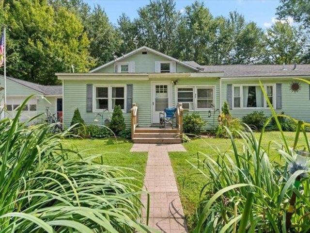 4 bedroom, Burlington VT 05408 105477022