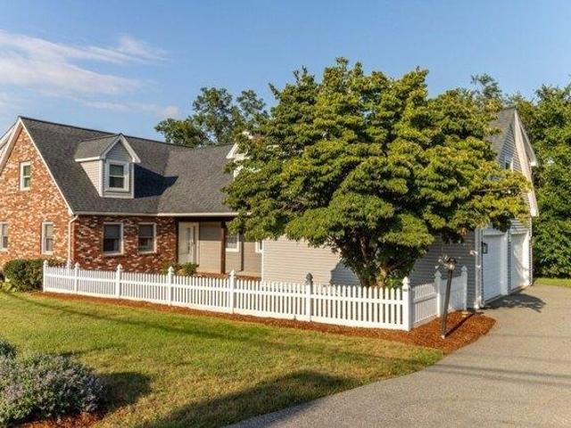 4 bedroom, Burlington MA 01803 105553369