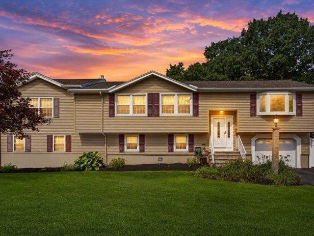 4 bedroom, Burlington MA 01803 105386063