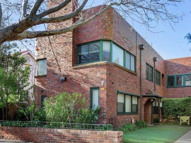 4 Bedroom Golden Mile Period Duplex