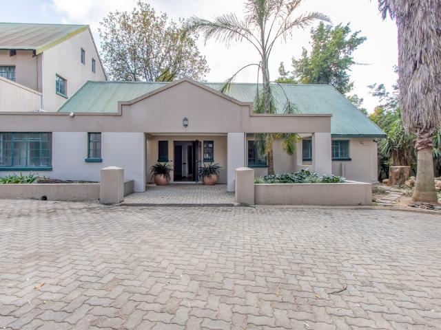 4 Bedroom Garden Cottage To Let in Farmall AH