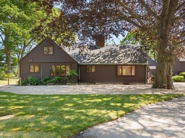 4 bedroom, Gloucester MA 01930 104044556