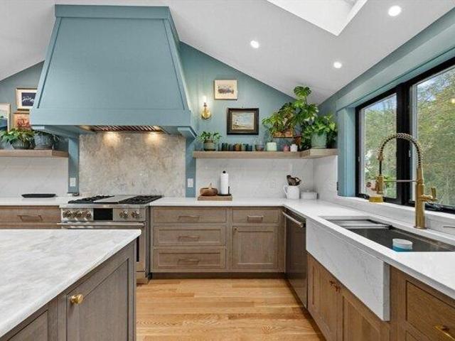 4 bedroom, Gloucester MA 01930 104045420