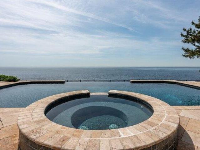 4 bedroom, Gloucester MA 01930 105427061