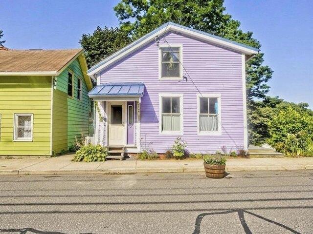 4 bedroom, Greenfield MA 01301 105258223