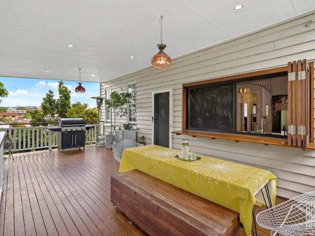 4 Bedroom House Greenslopes QLD 101583312