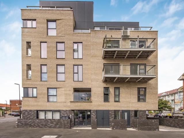 4 bedroom ground maisonette for sale