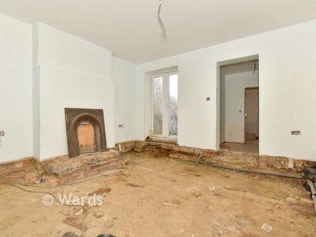 4 bedroom ground maisonette for sale