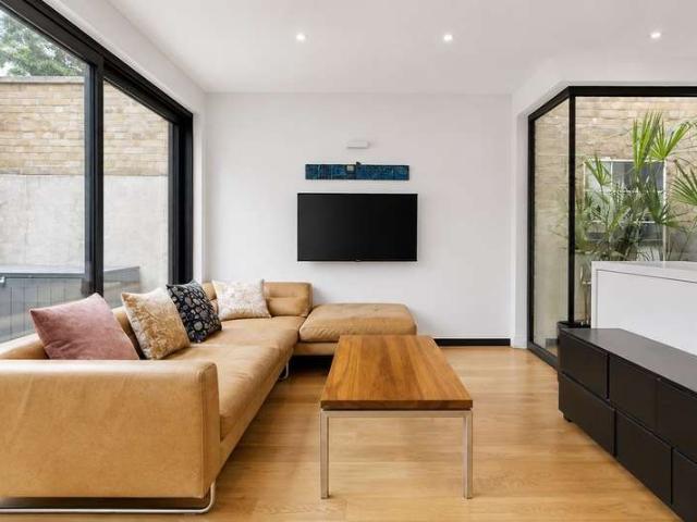 4 Bedroom Ground Maisonette Flat