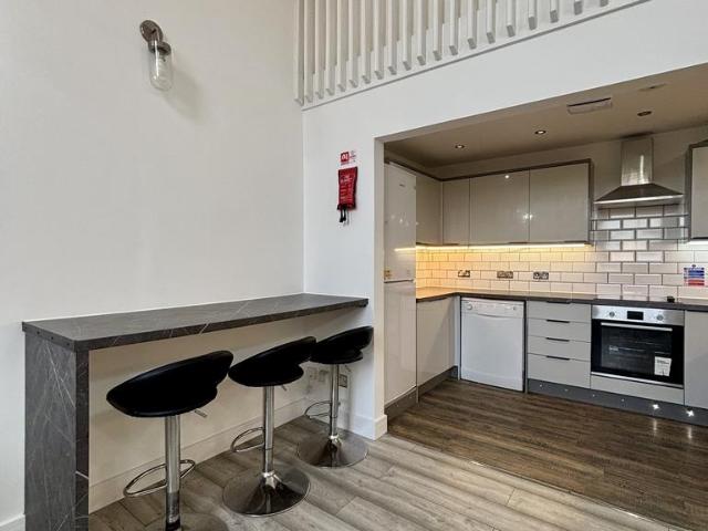 4 bedroom ground maisonette to rent