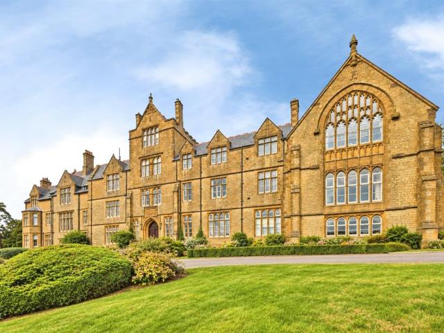 4 bedroom ground flat for sale