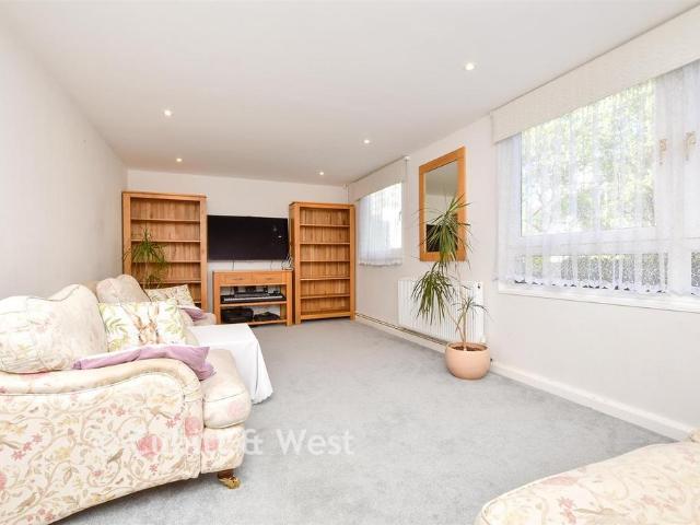 4 bedroom ground flat for sale