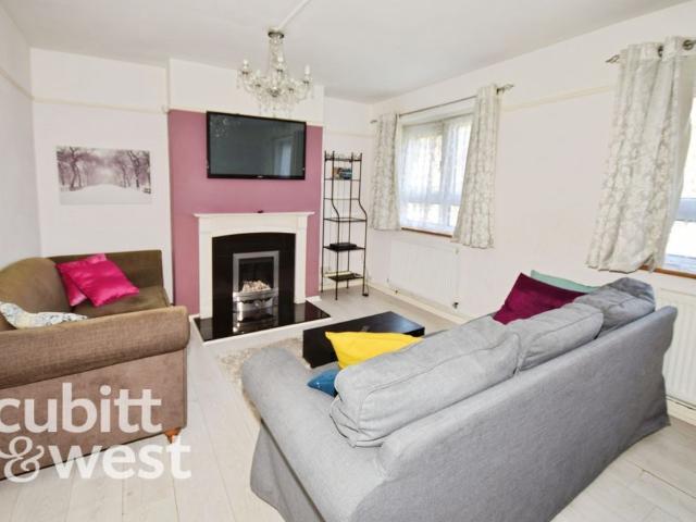 4 bedroom ground flat to rent
