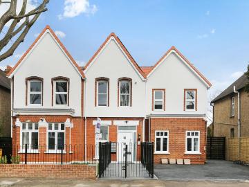 4 bedroom ground flat to rent