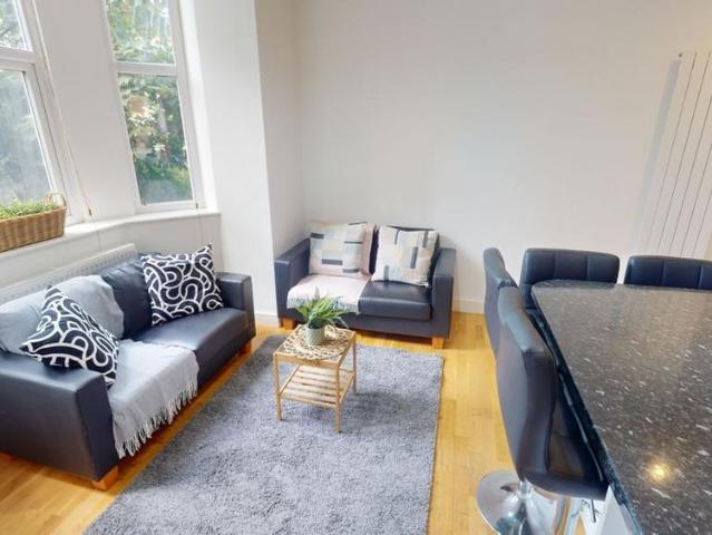 4 bedroom ground floor flat to rent