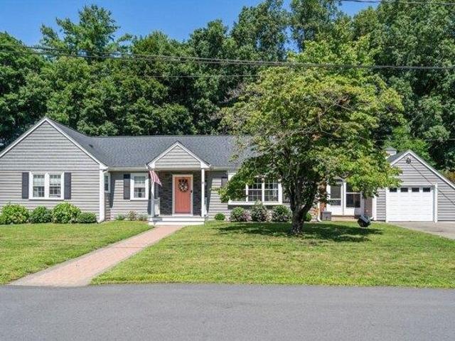 4 bedroom, Groveland MA 01834 105442922
