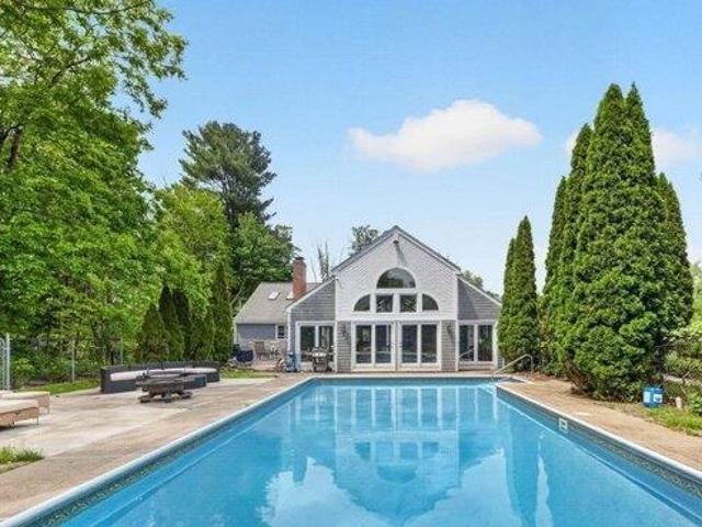 4 bedroom, Groveland MA 01834 105547652