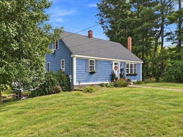 4 bedroom, Groveland MA 01834 105557734