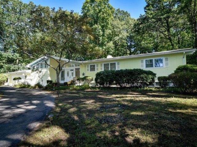 4 bedroom, Dover MA 02030 105611393