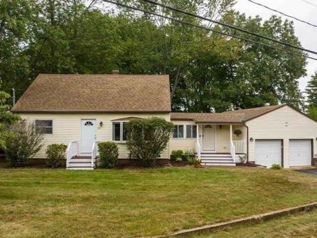 4 bedroom, Dover NH 03820 105383935