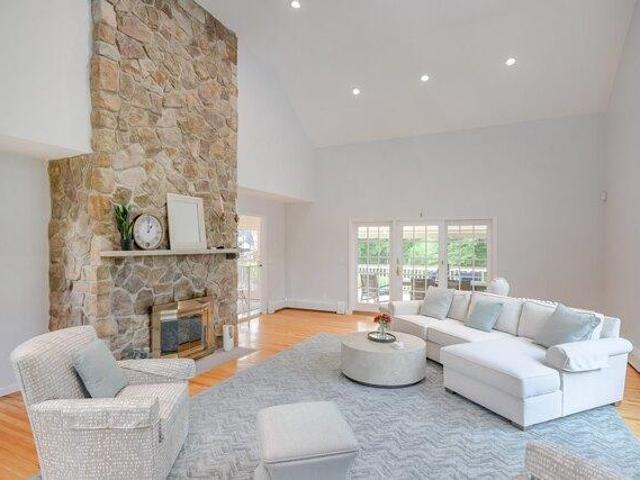 4 bedroom, Danbury CT 06811 104792499