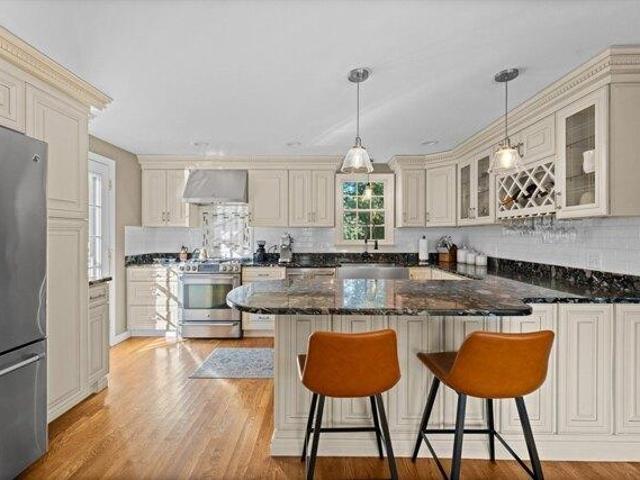 4 bedroom, Danvers MA 01923 105367558