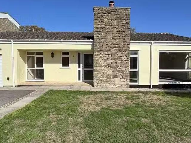 4 bedroom detached bungalow for rent in Holmeleaze, Steeple As.