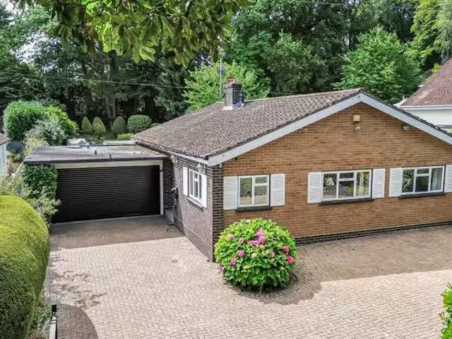 4 bedroom detached bungalow for rent in Heath Road, Welwyn, He.