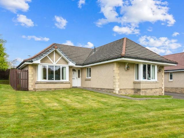 4 bedroom detached bungalow for sale