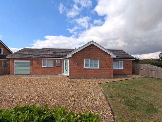 4 bedroom detached bungalow for sale