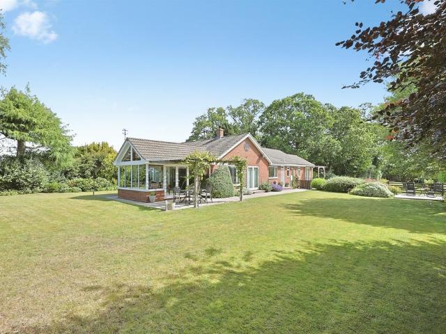 4 bedroom detached bungalow for sale